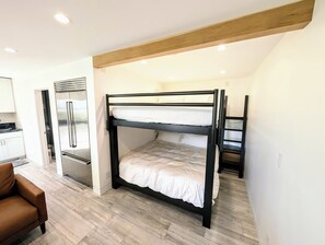 WiFi, bed sheets - Beach Front - Studio Condo, Luxury Finishes, Walk to Everything, 440 sq ft, WIFI (Huntington Beach)