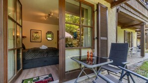 Outdoor dining - Idyllic 1-bedroom apartment, sauna, national park, parking (Zwiesel)