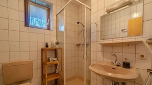 Bathroom - Idyllic 1-bedroom apartment, sauna, national park, parking (Zwiesel)