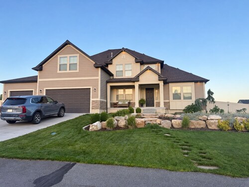 Spacious Family Retreat with Room to Play in Eagle Mountain