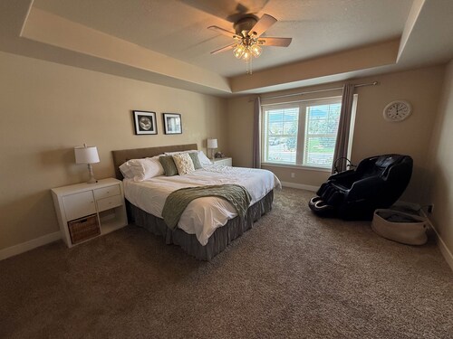 Spacious Family Retreat with Room to Play in Eagle Mountain