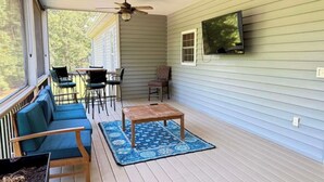 Outdoor dining - The Lodge at Truman lake-9 acres - hunting ground- retreat (Warsaw)