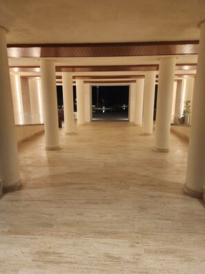 Property grounds - Oceanfront Luxury at Tortuga Bay · Infinity Pools hot tubs & 2 King Suites (San José del Cabo)