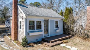 Exterior - Tide & Seek: dog-friendly cottage by the beach (Sandwich)