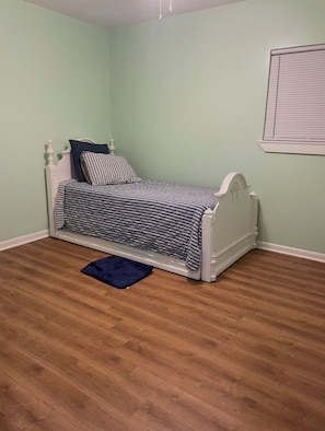 Room - Rivertown Bungalow (Blountstown)
