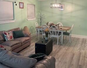 Living area - Rivertown Bungalow (Blountstown)