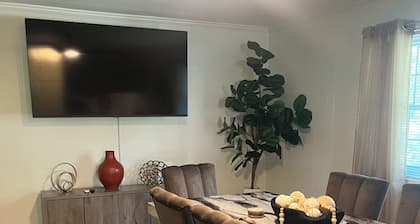 The Cozy Corner, 3BR Modern Comfort near Poverty Point