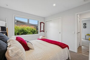 Unclassified image, 5 of 16, button - Central Otago Getaway | Modern 2-Bed (Cromwell)