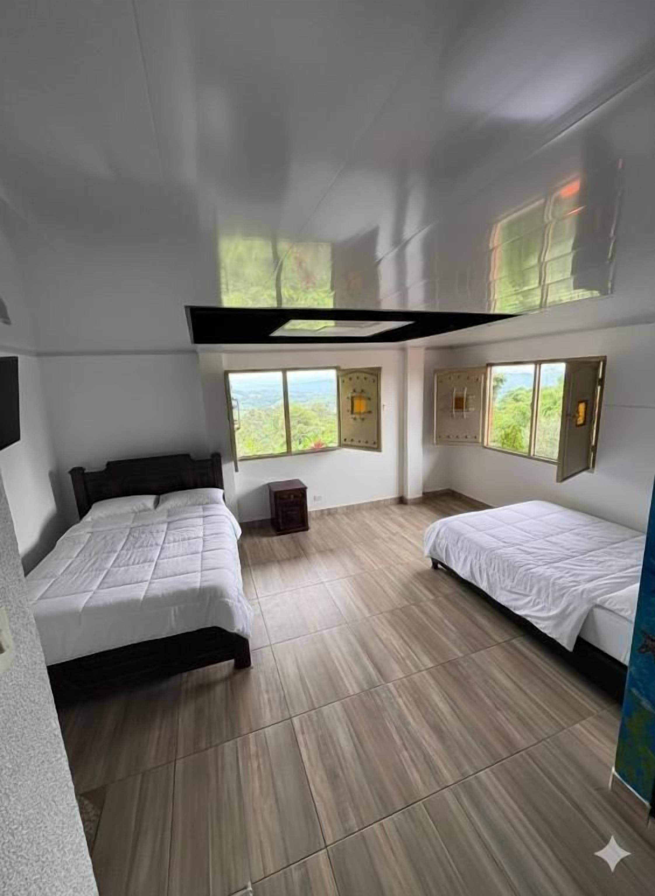 Habitació familiar, pati, vistes a la muntanya