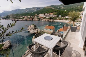 Outdoor dining - Blanche Cliff Apartments (Pržno)