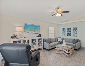Living area - Beautiful Beach home in a gated neighborhood located near everything! (Panama City Beach)