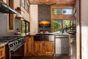 Private kitchen - Otter's Creek - Close to Town | Hot Tub | Fireplace | EV Charger (Blue Ridge)