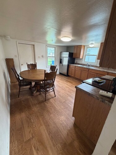 Cozy 1-Bed Home - Perfect for Traveling Professionals & Contractors