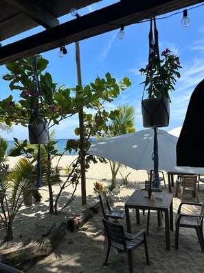 Twin Room | Outdoor dining - Eco Hostal Paraiso (Santa Marta)