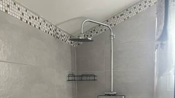 Dusche, Handtücher, Toilettenpapier