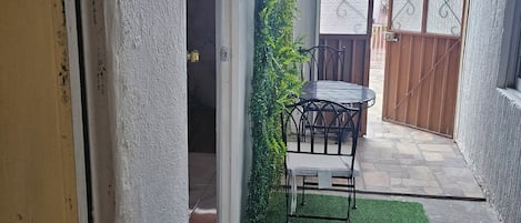 Family Apartment, Courtyard View | Outdoor dining