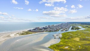 Beach - Tropical Fun - Oceanfront 8BR/8BA w/ Private Pool (Sleeps 32) (North Myrtle Beach)