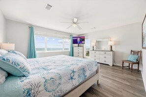 Room - Tropical Fun - Oceanfront 8BR/8BA w/ Private Pool (Sleeps 32) (North Myrtle Beach)