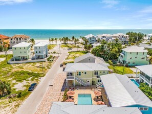 A coastal residential area with houses, a swimming pool, and a beach. - Poolside Fun, Pickleball & Coastal Adventures Await in Fort Myers - Jefferson Palms - Roelens (Fort Myers Beach)