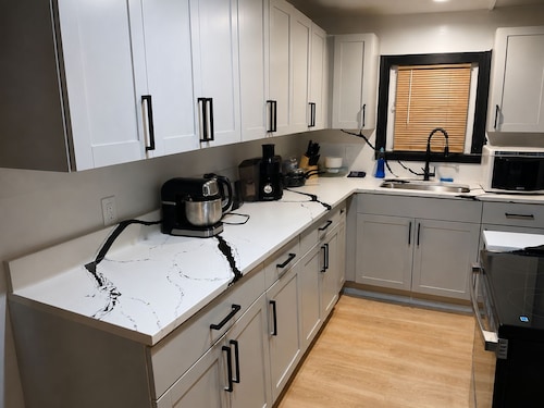 Great Home 4 Professionals & Business Travelers- 2