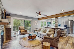 A spacious living area with a fireplace, a round coffee table, and a sofa. - Rotten Dog Getaway: Dog friendly slopeside 2br updated condo on Sugar Mtn! (Sugar Mountain)