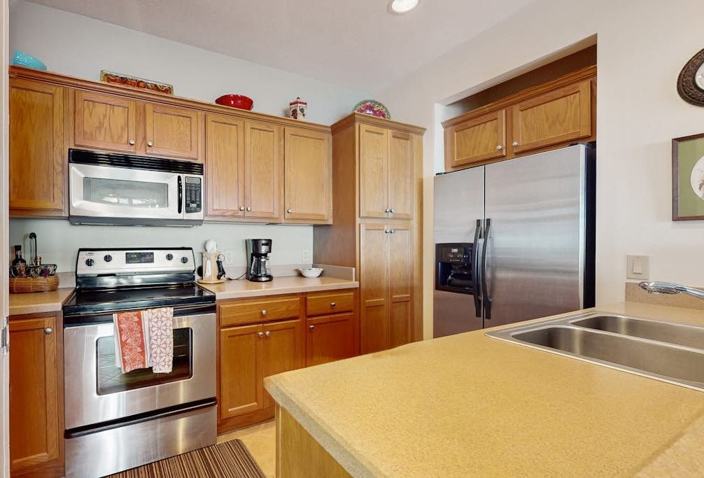 The full kitchen has everything you need
for breakfasts before the slopes or
relaxed dinners at the condo.
