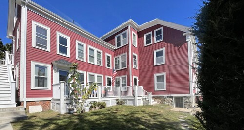Village Retreat: Walk to Historic Town – Private Deck, Grill & Off-Street Parking
