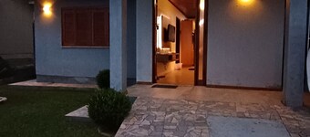 Retreat House in Gramado with Hot Tub and Fireplace