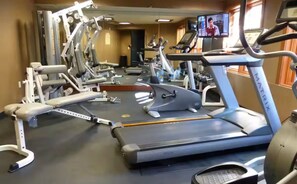 Unclassified image, 5 of 13, button - Well appointed Ski-in Ski out cozy 1-bedroom condo walking distance from slopes. (Olympic Valley)