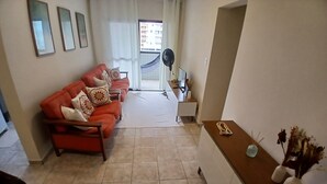 Deluxe Apartment, Balcony, City View | Living area - SHB 1 min praia - Família - Aconchegante (Praia Grande)