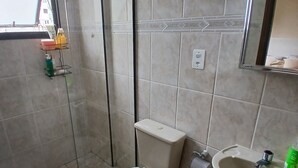Deluxe Apartment, Balcony, City View | Bathroom - SHB 1 min praia - Família - Aconchegante (Praia Grande)