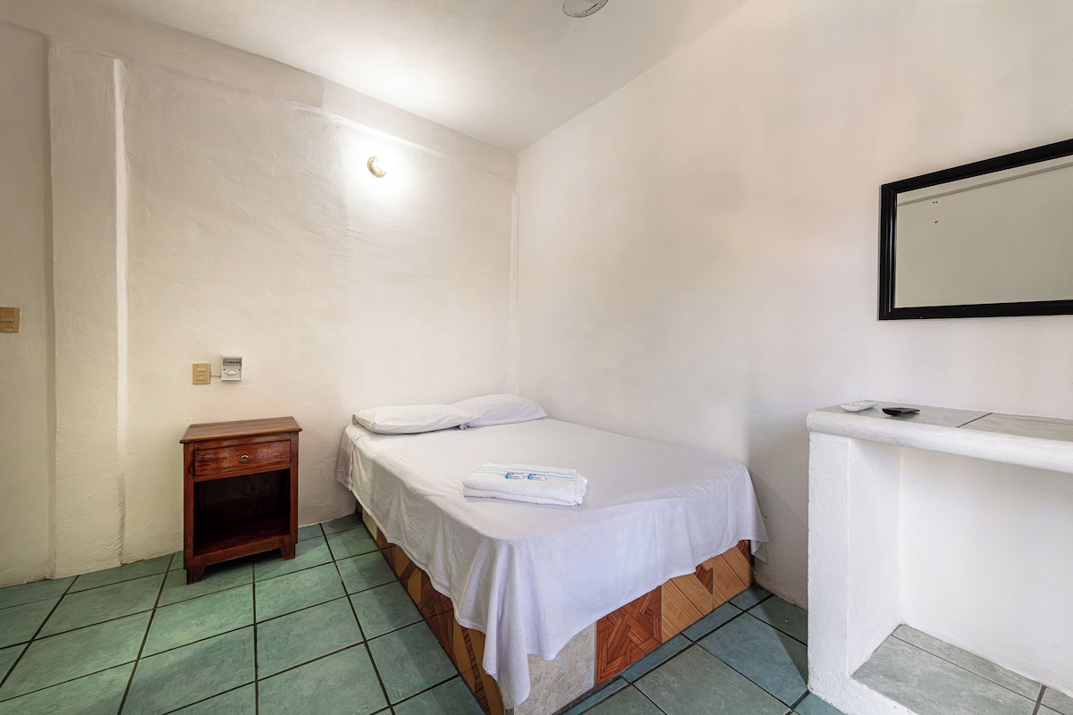 Room | Premium bedding, WiFi (free)