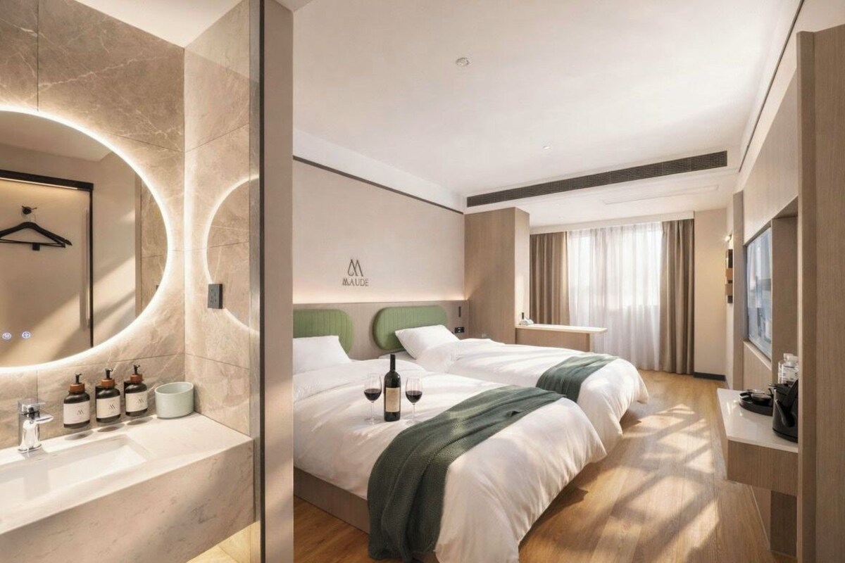 Habitació doble Deluxe, vistes a la ciutat | Caixa forta a l'habitació i wifi gratuïta 