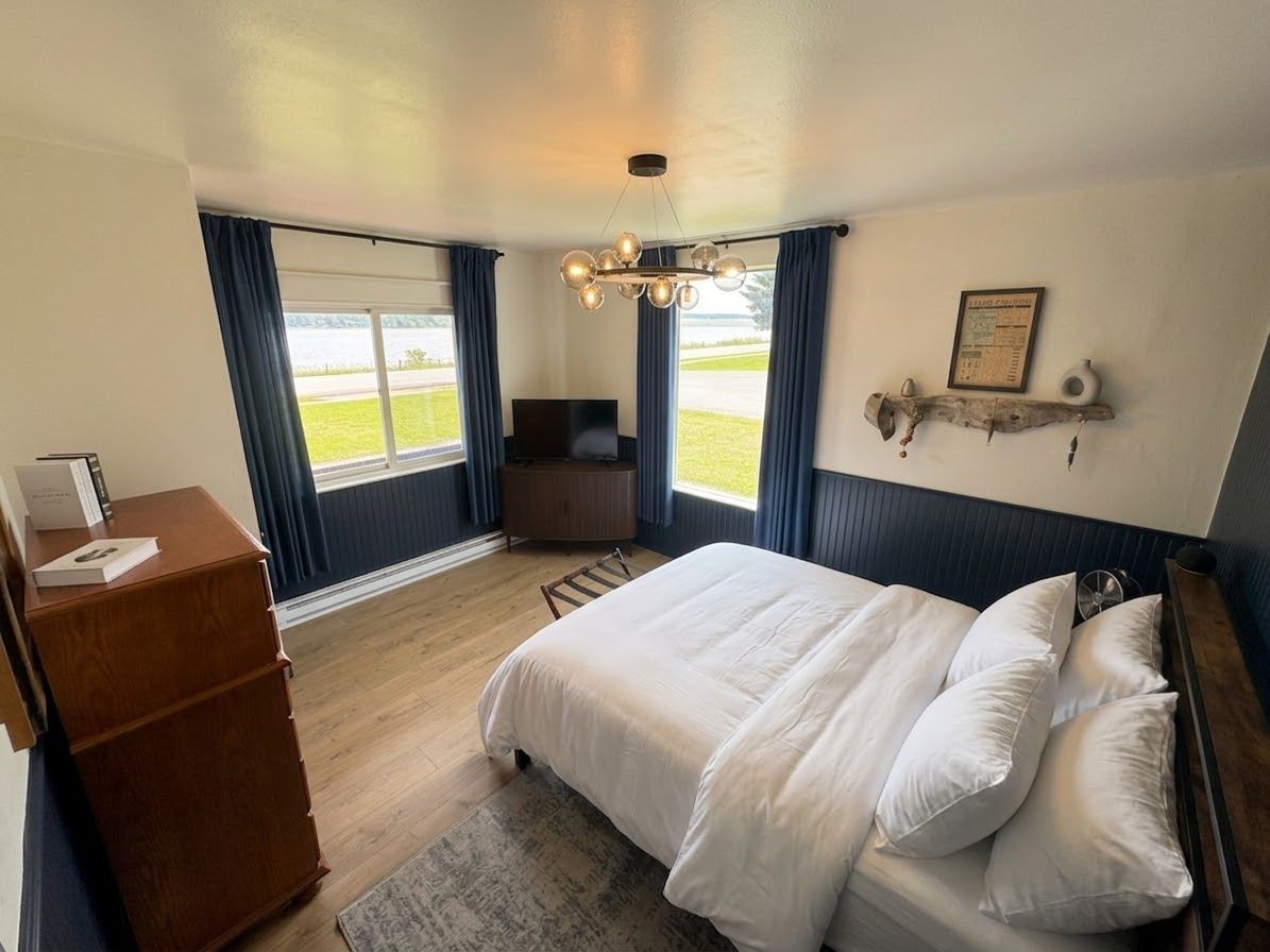 3 bedrooms, iron/ironing board, WiFi (free), bed sheets