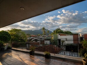 Hiên