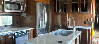 Spacious, fully stocked RV in quiet, peaceful Lynndyl