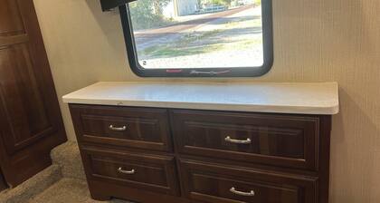Spacious, fully stocked RV in quiet, peaceful Lynndyl