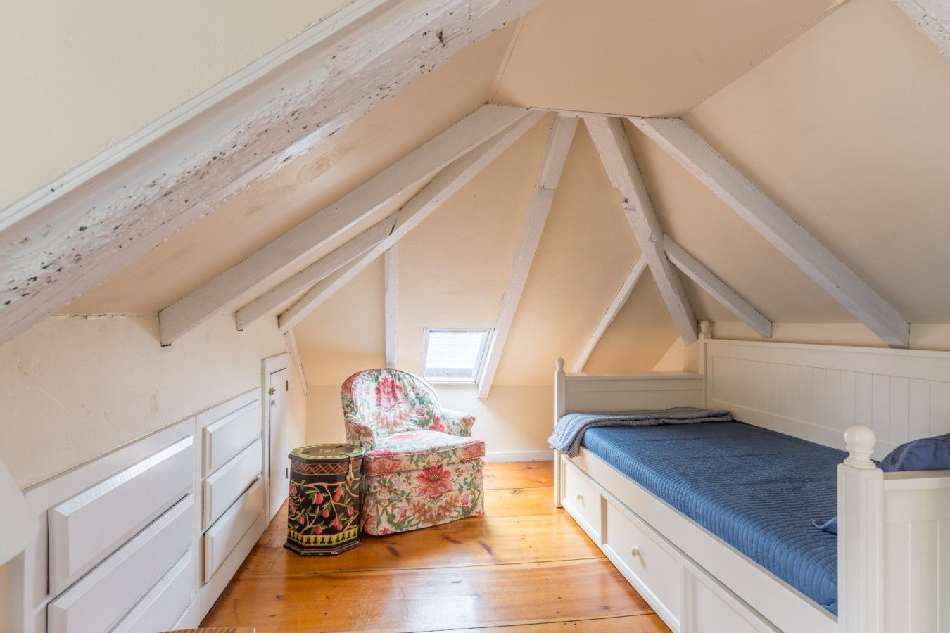 Desk, iron/ironing board, travel crib, WiFi