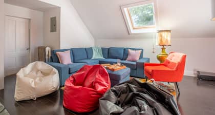 Broom & Board: Salem Charm in Prime Historic Location Near the Waterfront