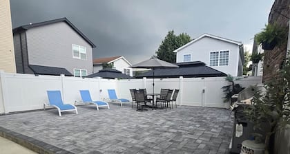 Apartment in Newark,
sleeps 5+, spacious & near NY