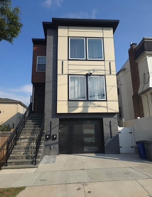 Exterior - Apartment in Newark,
sleeps 5+, spacious & near NY (Newark)