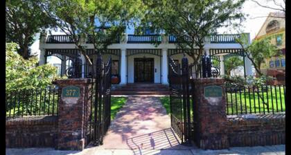 1870s Charm with Breathtaking Verrazzano Bridge, Bay &NYC Views, 5min from Ferry