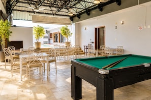 Outdoor dining - Apartment with Pool + Free Garage | Optional Coffee (Campinas)