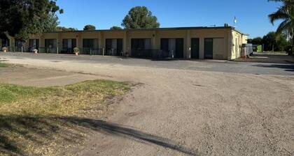 Lzay river motor inn