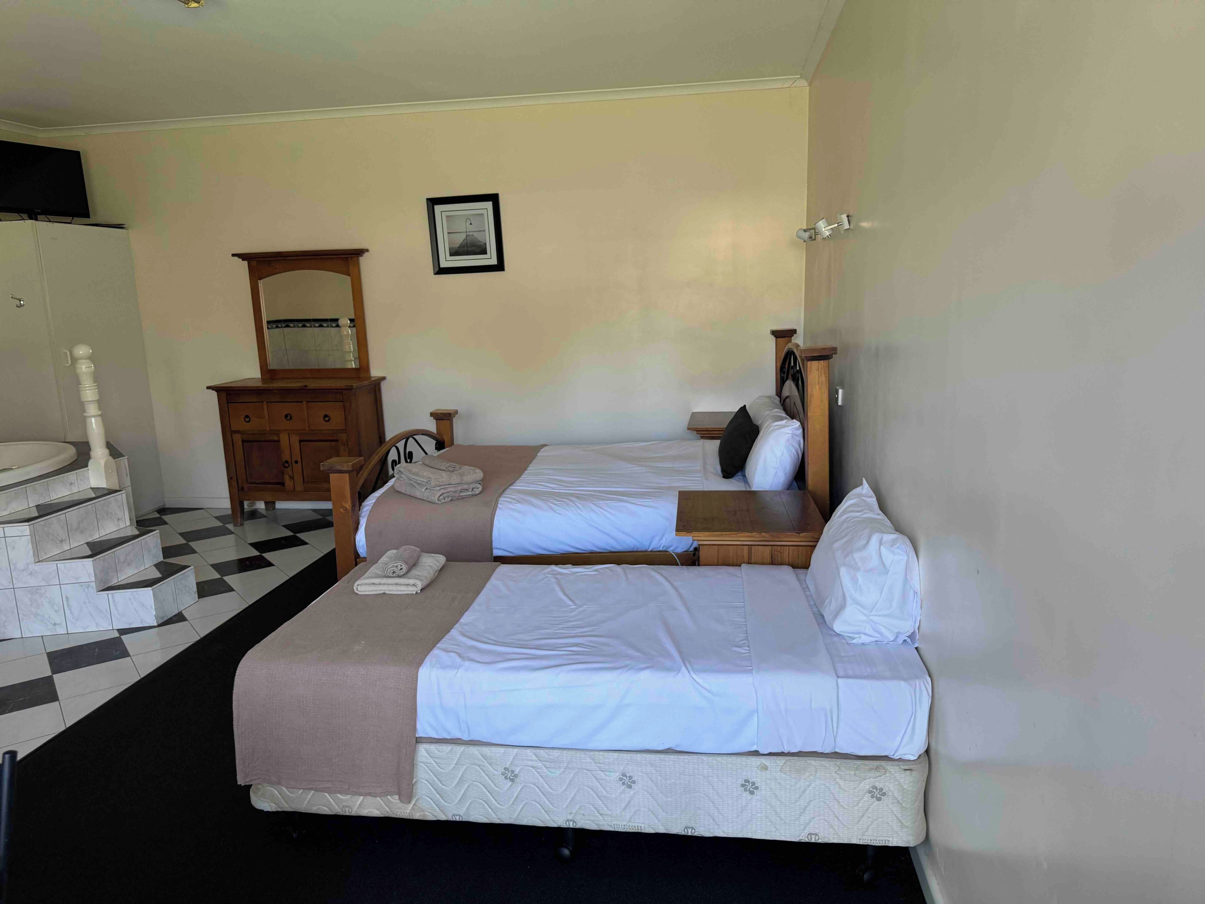 Classic Twin Room, Valley View | WiFi (free)