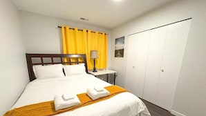 Room - Vancouver UBC 3BD Garden Suite offers a spacious apartment in Vancouver. (Vancouver)