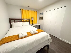 Room - Vancouver UBC 3BD Garden Suite offers a spacious apartment in Vancouver. (Vancouver)