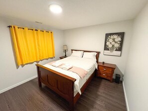 Room - Vancouver UBC 3BD Garden Suite offers a spacious apartment in Vancouver. (Vancouver)