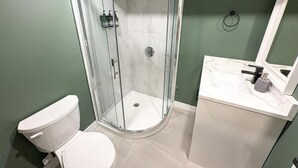 Bathroom - Vancouver UBC 3BD Garden Suite offers a spacious apartment in Vancouver. (Vancouver)