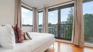 Unclassified image, 2 of 44, button - City View Duplex with Jacuzzi & Snooker Sleeps 10 (London)